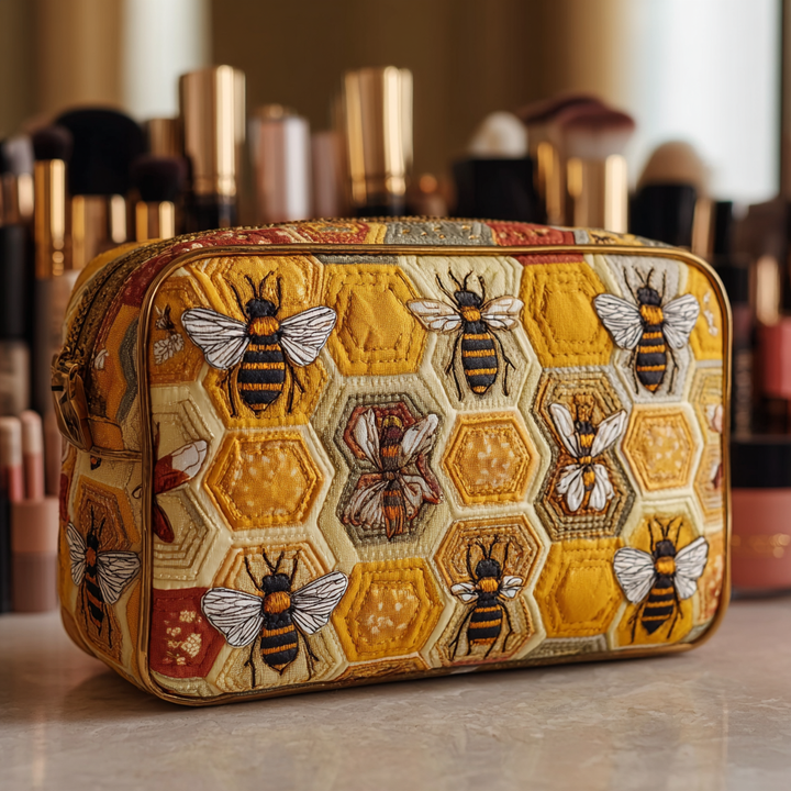 Trousse de maquillage matelassée abeilles dans la prairie – vue 1 – Maria Milano