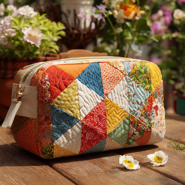 Trousse de maquillage matelassée motif rétro coloré – vue 1 – Maria Milano